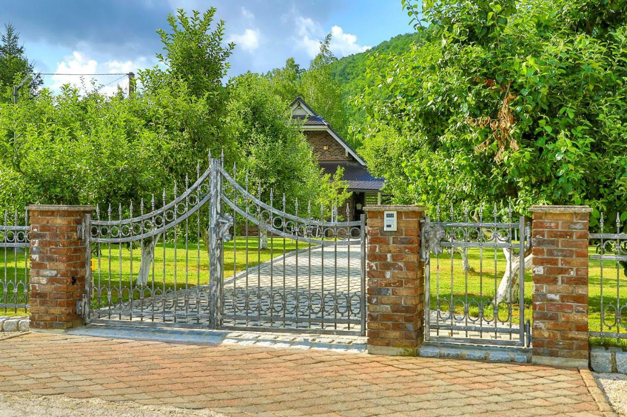 Holiday Home Villa Sara Bihać Exteriör bild